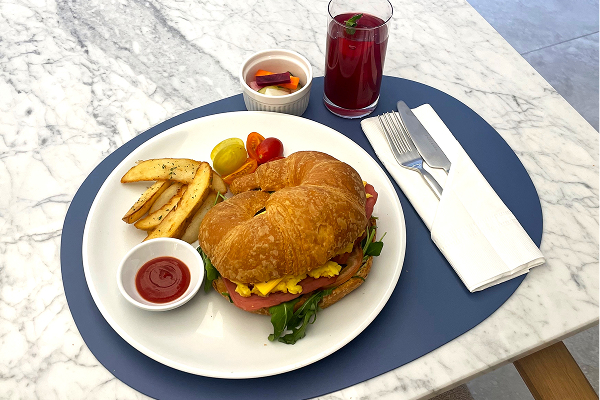 카페테리아 조식메뉴(크로아상 샌드위치)