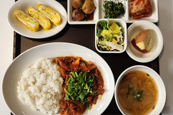 연수원 단체급식 메뉴(제육덮밥)